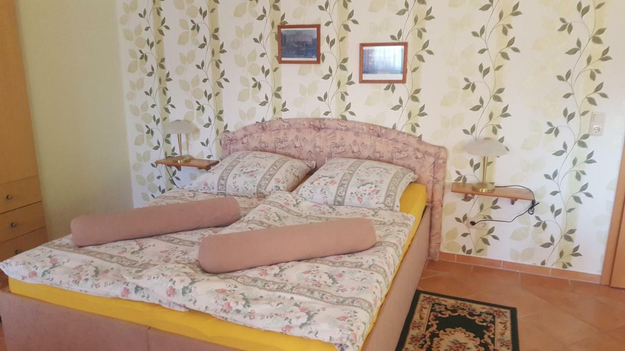 Ferienwohnung "Am Fechtertor- Eingang Zum Schlosspark" Putbus Exterior foto